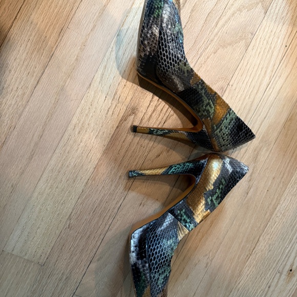 Gucci Python Heels - Picture 3 of 5